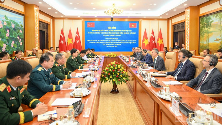 Quang cảnh hội đàm. (Ảnh: THẾ ĐẠI) ndo_br_bqp-tiep-thk-4840-996.jpg