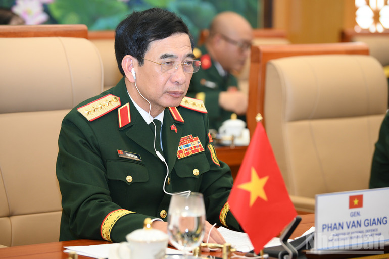 Bộ trưởng Quốc phòng, Đại tướng Phan Văn Giang tại hội đàm. (Ảnh: THẾ ĐẠI) ndo_br_bqp-tiep-thk-4919.jpg