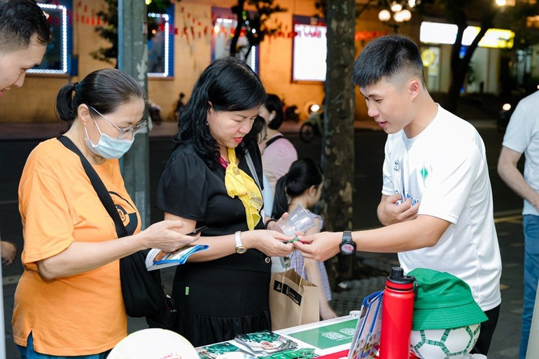 Khách tham quan trải nghiệm các hoạt động tại Lễ hội Đức 2025. (Ảnh: GIZ) gfhn-0003.jpg