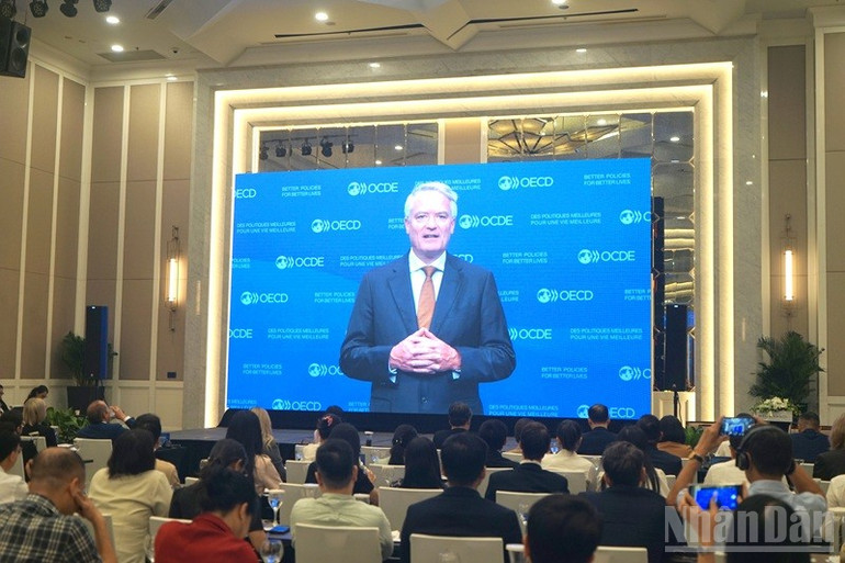 Tổng Thư ký OECD Mathias Cormann gửi thông điệp tới hội nghị. (Ảnh: TRUNG HƯNG) ndo_br_dsc02264.jpg