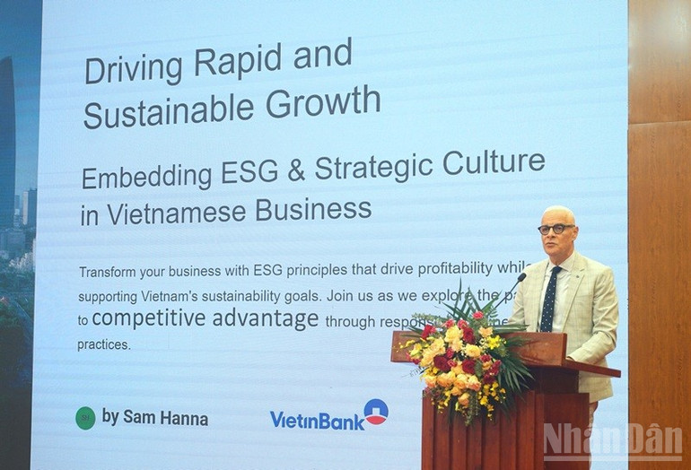 Ông Sam Hanna - Giám đốc điều hành, Phó chủ tịch Strategy ASEAN Shell Global Lubricants. (Ảnh: TRUNG HƯNG) ndo_br_dsc02279.jpg