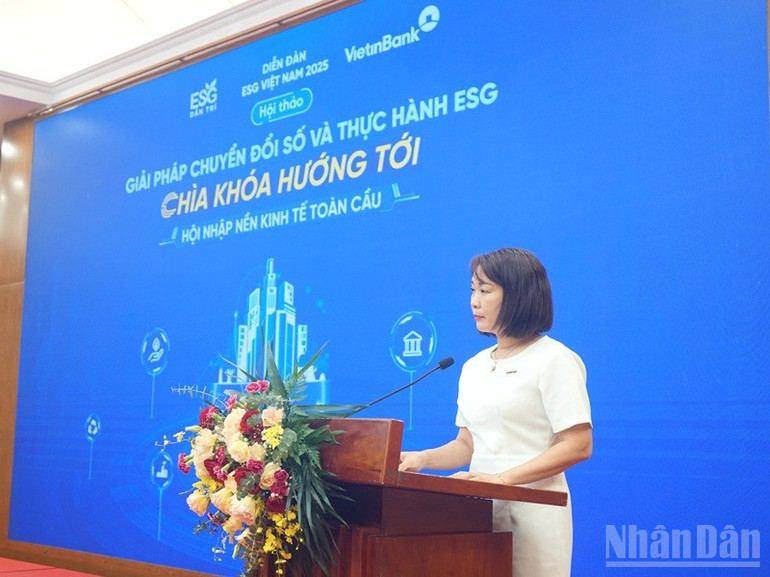 Bà Nguyễn Thu Hằng, Phó Tổng Biên tập báo Dân trí phát biểu. (Ảnh: TRUNG HƯNG) ndo_br_dsc02273.jpg