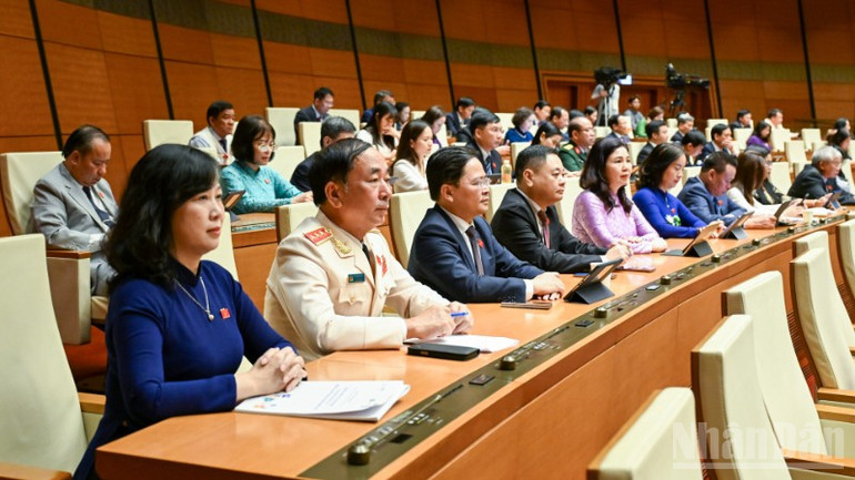 Các đại biểu Quốc hội tại phiên bế mạc Kỳ họp thứ 9, Quốc hội khóa XV. (Ảnh: DUY LINH) ndo_br_bnd-1177-7722.jpg