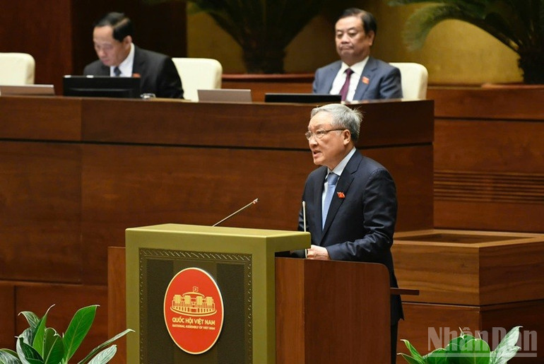 Phó Thủ tướng Thường trực Chính phủ Nguyễn Hòa Bình trình bày báo cáo. (Ảnh: DUY LINH) ndo_br_pho-thu-tuong-thuong-truc-nguyen-hoa-binh-1.jpg