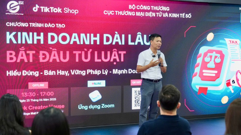 Ông Nguyễn Hữu Tuấn, Giám đốc Trung tâm eComDX phát biểu. ce7fb7f22f88c08-1413.jpg