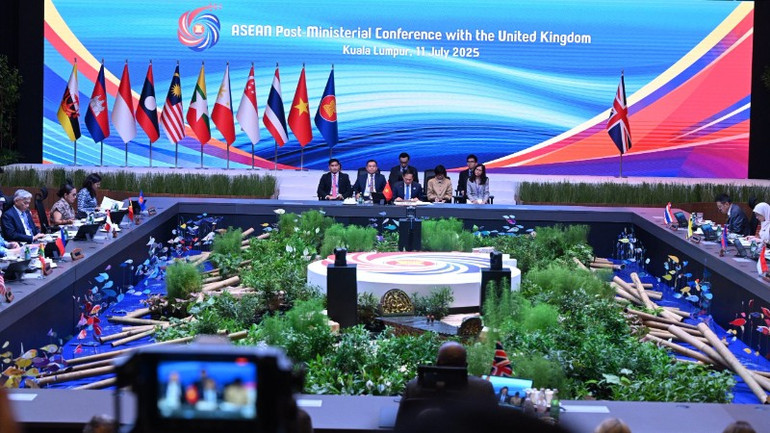 Quang cảnh Hội nghị Bộ trưởng Ngoại giao ASEAN-Anh. (Ảnh: Báo Thế giới và Việt Nam) hnbtng-asean-anh-7712.jpg