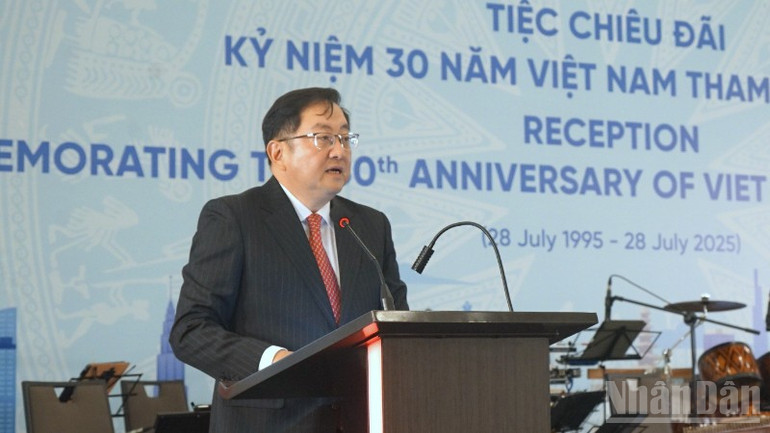 Đại sứ Malaysia tại Việt Nam Dato’ Tan Yang Thai phát biểu. (Ảnh: TRUNG HƯNG) ndo_br_dsc02669-2194.jpg