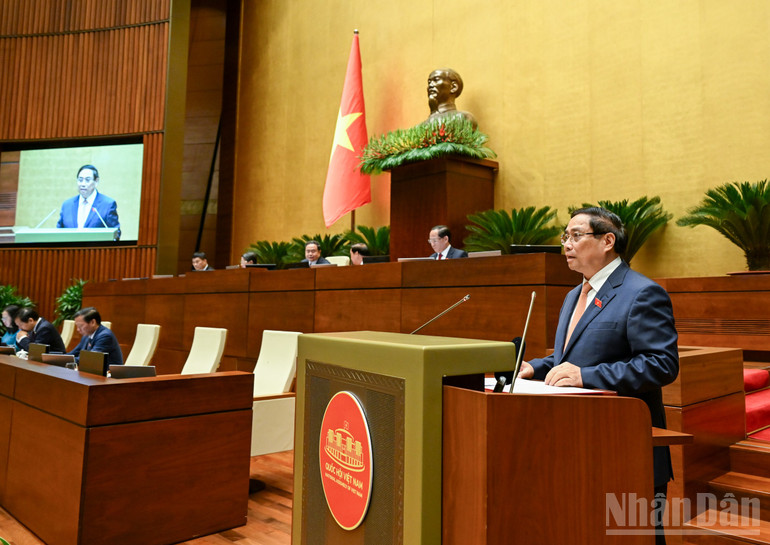Thủ tướng Chính phủ Phạm Minh Chính trình bày báo cáo. (Ảnh: DUY LINH) ndo_br_bnd-1416.jpg