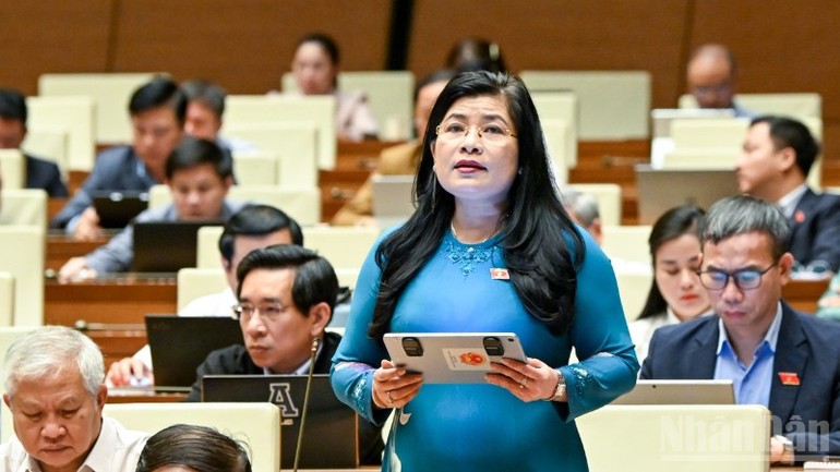 ប្រតិភូ Dang Thi My Huong (Khanh Hoa) និយាយ។ (រូបថត៖ DUY LINH) ndo_br_dang-thi-my-huong-khanh-hoa-9718.jpg