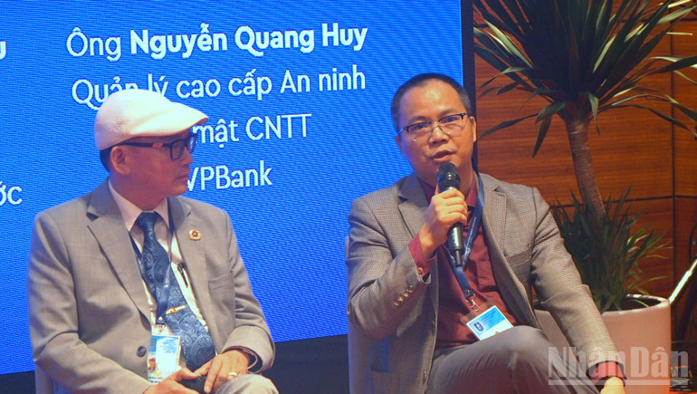 Ông Nguyễn Quang Huy, Quản lý cao cấp An ninh bảo mật công nghệ thông tin của VPBank. (Ảnh: TRUNG HƯNG) ndo_br_dsc03692.jpg