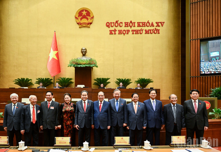Các đồng chí lãnh đạo, nguyên lãnh đạo Đảng, Nhà nước tại phiên khai mạc Kỳ họp thứ 10, Quốc hội khóa XV. (Ảnh: DUY LINH) ndo_br_bnd-1286.jpg