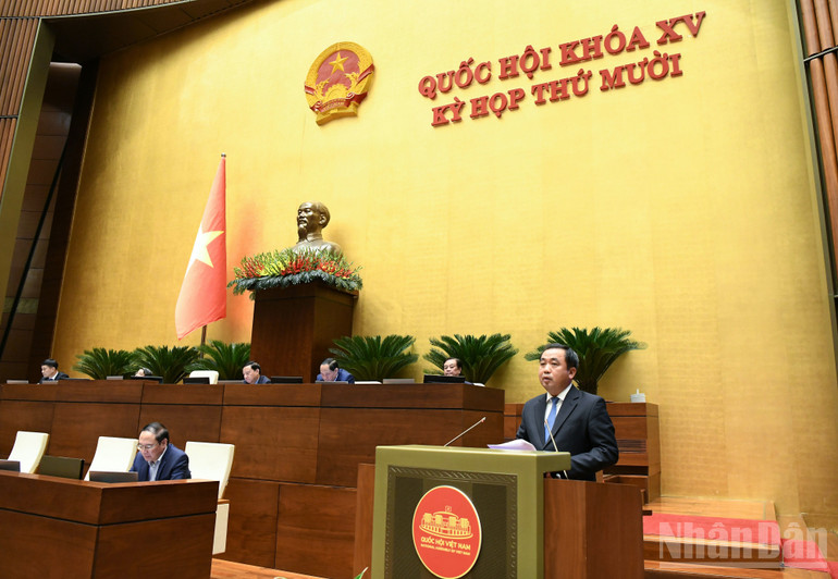 Bộ trưởng Nông nghiệp và Môi trường Trần Đức Thắng phát biểu giải trình vấn đề đại biểu Quốc hội nêu. (Ảnh: DUY LINH) ndo_br_dsc-4387-01-1.jpg