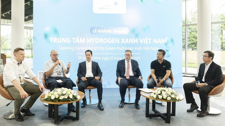 Phiên thảo luận giữa các chuyên gia trong khuôn khổ lễ khánh thành. (Ảnh: GIZ) phien-thao-luan-giua-cac-chuyen-gia.jpg