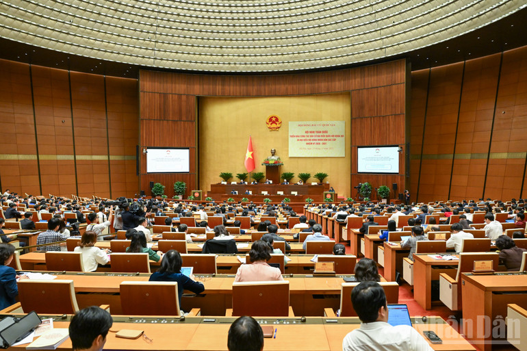 Gambaran keseluruhan persidangan. (Foto: DUY LINH) ndo_br_bnd-5527.jpg