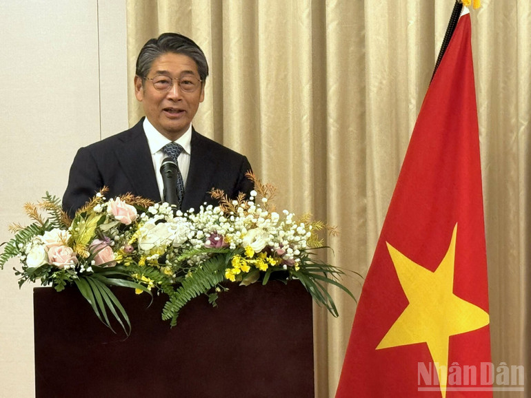 Ambasadorul Japoniei în Vietnam, Ito Naoki, vorbește la ceremonie. (Foto: Trung Hung) ndo_br_z7313944393473-5f462fad7b33a7c712fec1e2d6d415db.jpg