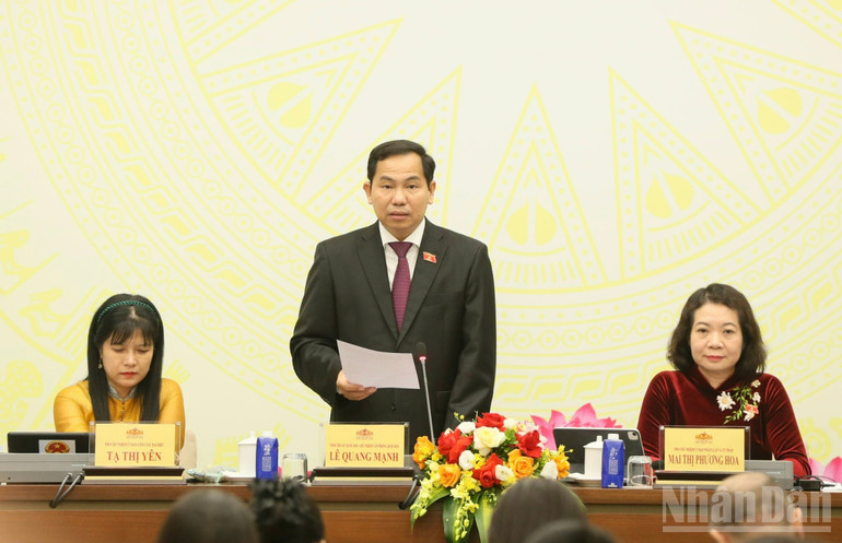 Generalsekretær i nasjonalforsamlingen og leder av nasjonalforsamlingens kontor, Le Quang Manh, holder en tale. (Foto: DUY LINH) ndo_br_img-20251211-163314.jpg