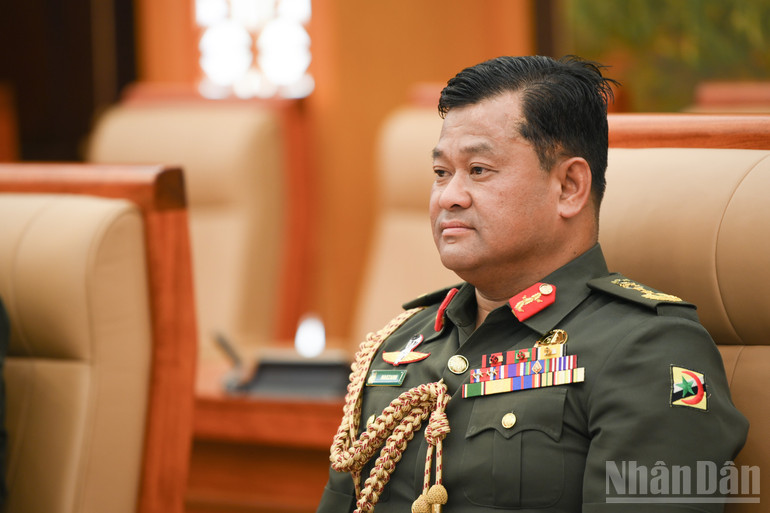 Tư lệnh Quân đội Hoàng gia Brunei, Thiếu tướng Dato Paduka Seri Haji Muhammad Haszaimi Bin Bol Hassan. (Ảnh: THẾ ĐẠI) ndo_br_bqp-gap-bru-9924.jpg
