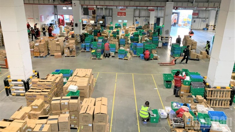 Kho logistics bán tự động của hãng thương mại điện tử hàng đầu Trung Quốc JD. (Ảnh: HỮU HƯNG) ndo_br_image-1-3565.jpg