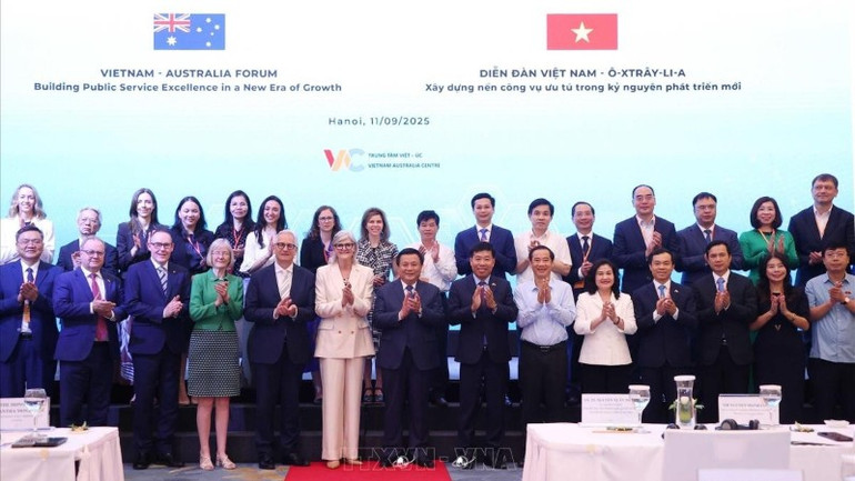 Các đại biểu tham dự diễn đàn. (Ảnh: TTXVN) 1311-10-37-3-8024.jpg