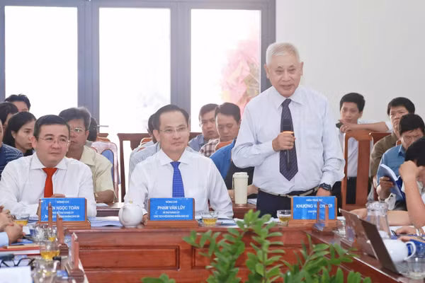 Hội thảo khoa học “Tiềm năng phát triển đô thị xã Bình Hưng và định hướng quy hoạch phân khu trong giai đoạn mới” thu hút nhiều chuyên gia, nhà quản lý hiến kế các giải pháp về quy hoạch. (Ảnh: VÕ LÊ)