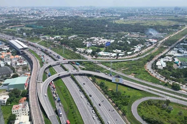 Khu vực xây dựng dự án Khu thể dục thể thao Rạch Chiếc. (Ảnh: VÕ LÊ)