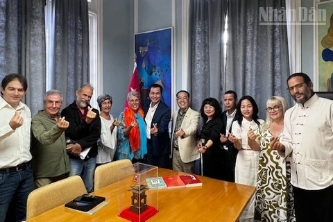 Đoàn công tác của Cục Xuất bản, In và Phát hành sách, Bộ Văn hóa, Thể thao và Du lịch cùng đại diện Ban Chấp hành Hội Nhà văn Việt Nam đã tới thăm và làm việc tại trụ sở Hội Liên hiệp nhà văn và nghệ sĩ Cuba (UNEAC) tại thủ đô La Havana.