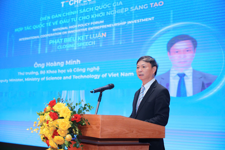 Ministrul adjunct al Științei și Tehnologiei, Hoang Minh, a ținut un discurs la forum. hoang-minh.jpg