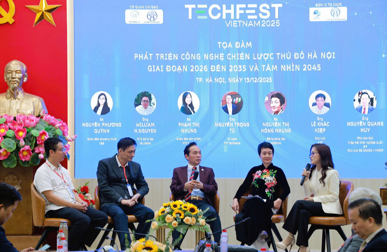 Speakers shared their insights at the panel discussion. ha-noi.jpg