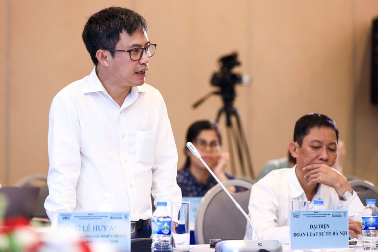 Ông Lê Huy Anh, Phó Cục trưởng Cục Sở hữu trí tuệ (Bộ Khoa học và Công nghệ) chia sẻ tại Diễn đàn. img-1513.jpg