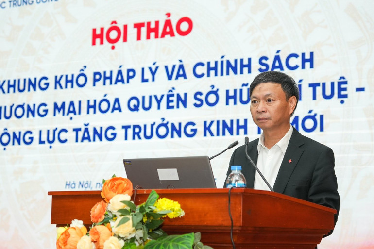 អនុរដ្ឋមន្ត្រីក្រសួងវិទ្យាសាស្ត្រ និងបច្ចេកវិទ្យា លោក Hoang Minh ថ្លែងក្នុងសិក្ខាសាលា។ img-2520.jpg