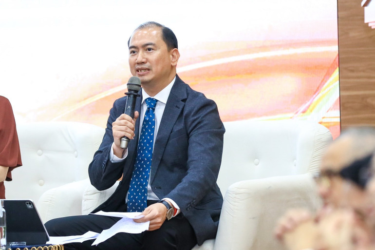 លោកមេធាវី Truong Anh Tu ប្រធានក្រុមហ៊ុនមេធាវី TAT បានសម្របសម្រួលកិច្ចពិភាក្សាក្នុងសិក្ខាសាលា។ img-2519.jpg