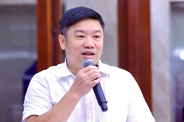 Ông Nguyễn Văn Ngọc, Phó Tổng Giám đốc Công ty TNHH MTV Đường sắt Hà Nội chia sẻ tại tọa đàm. e572fdf88cbf05e15cae.jpg