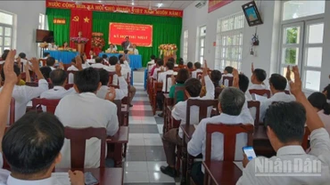 Quang cảnh kỳ họp Hội đồng nhân dân xã Vĩnh Hải lần thứ nhất, khóa 1, nhiệm kỳ 2021-2026. (Ảnh: NGUYỄN TRUNG)