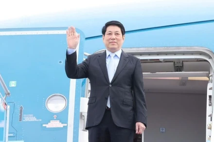 Chủ tịch nước Lương Cường lên đường dự Tuần lễ Cấp cao APEC lần thứ 32 tại Hàn Quốc.