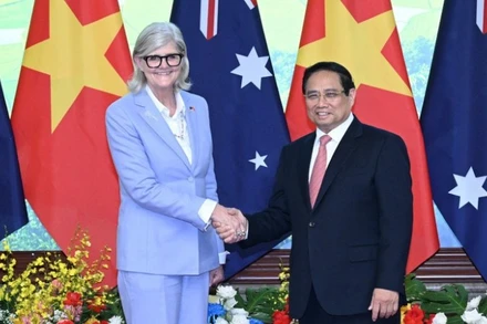 Thủ tướng Chính phủ Phạm Minh Chính và Toàn quyền Australia Sam Mostyn. (Ảnh: TRẦN HẢI)