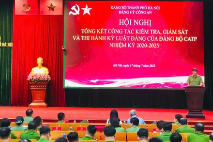 Toàn cảnh hội nghị.