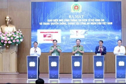 Nghi lễ ra mắt giao diện mới của Cổng Thông tin điện tử Bộ Công an.