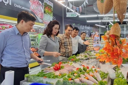 Sở Công thương Hà Nội kiểm tra hàng hóa tại các hệ thống bán lẻ.