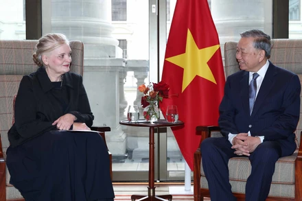 Tổng Bí thư Tô Lâm tiếp bà Helen Wilson, Phó Chủ tịch cấp cao Tập đoàn toàn cầu Rolls-Royce. (Ảnh: TTXVN) 