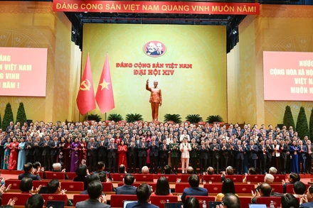 Ban Chấp hành Trung ương khóa XIV Đảng Cộng sản Việt Nam ra mắt Đại hội. (Ảnh: Báo Nhân Dân)