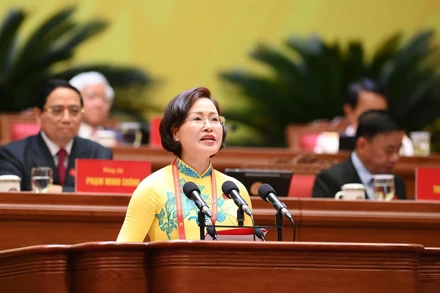 Đồng chí Trần Thị Thanh Thủy, Ủy viên Ban Thường vụ Tỉnh ủy, Bí thư Đảng ủy, Chủ tịch Hội đồng nhân dân phường Mỹ Hào, tỉnh Hưng Yên, tham luận về vấn đề “Chuyển đổi số ở phường trong điều kiện thực hiện mô hình chính quyền địa phương 2 cấp - Thực tiễn và quyết tâm hành động của phường Mỹ Hào, tỉnh Hưng Yên”.