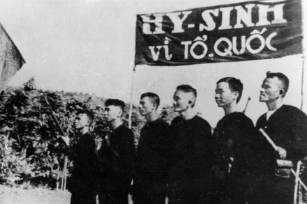 Đội du kích Ba Tơ thành lập ngày 14/3/1945 sau ngày khởi nghĩa Ba Tơ (Quảng Ngãi) nổ ra và giành thắng lợi (11/3/1945), thành lập chính quyền cách mạng của nhân dân, là lực lượng nòng cốt, trực tiếp tham gia chiến đấu trong tổng khởi nghĩa ở miền trung, góp phần vào thắng lợi Cách mạng Tháng Tám năm 1945. (Ảnh: Tư liệu TTXVN)