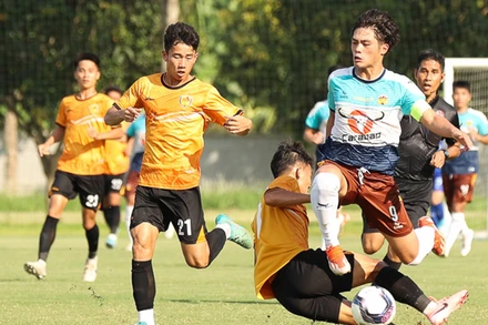 Tại mùa giải 2024, U21 LPBank Hoàng Anh Gia Lai (xanh-trắng) đã xuất sắc đăng quang ngôi vô địch sau một hành trình đầy ấn tượng. (Ảnh: VFF)