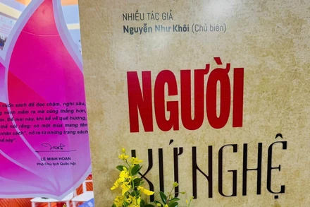 Cuốn sách tập hợp 52 chân dung "Người xứ Nghệ" tiêu biểu, như một "bản biên niên tinh thần" thu hút đông đảo bạn đọc.