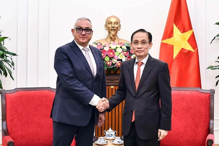 Bộ trưởng Ngoại giao Lê Hoài Trung tiếp Cao ủy Liên minh châu Âu (EU) về Đối tác quốc tế Jozef Síkela. (Nguồn ảnh: baoquocte.vn)