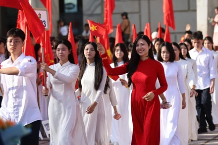 Học sinh THPT rạng ngời trong ngày khai giảng.