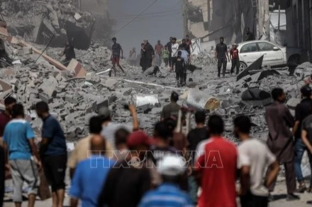 Đống đổ nát sau cuộc không kích của Israel xuống thành phố Gaza ngày 12/9/2025. (Ảnh: THX/TTXVN)