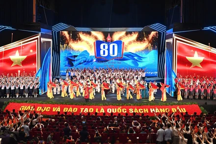 Chương trình nghệ thuật tại lễ kỷ niệm. (Ảnh: ĐĂNG KHOA)