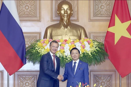 Phó Thủ tướng Trần Hồng Hà tiếp Phó Chủ tịch thứ nhất Hội đồng Liên bang Quốc hội Liên bang Nga A.V. Yatskin. (Ảnh: VGP)