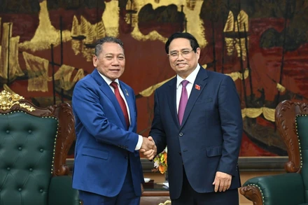 Thủ tướng Phạm Minh Chính và Bộ trưởng Ngoại giao và Ngoại thương Quần đảo Solomon Peter Shannel Agovaka. (Ảnh: TRẦN HẢI)